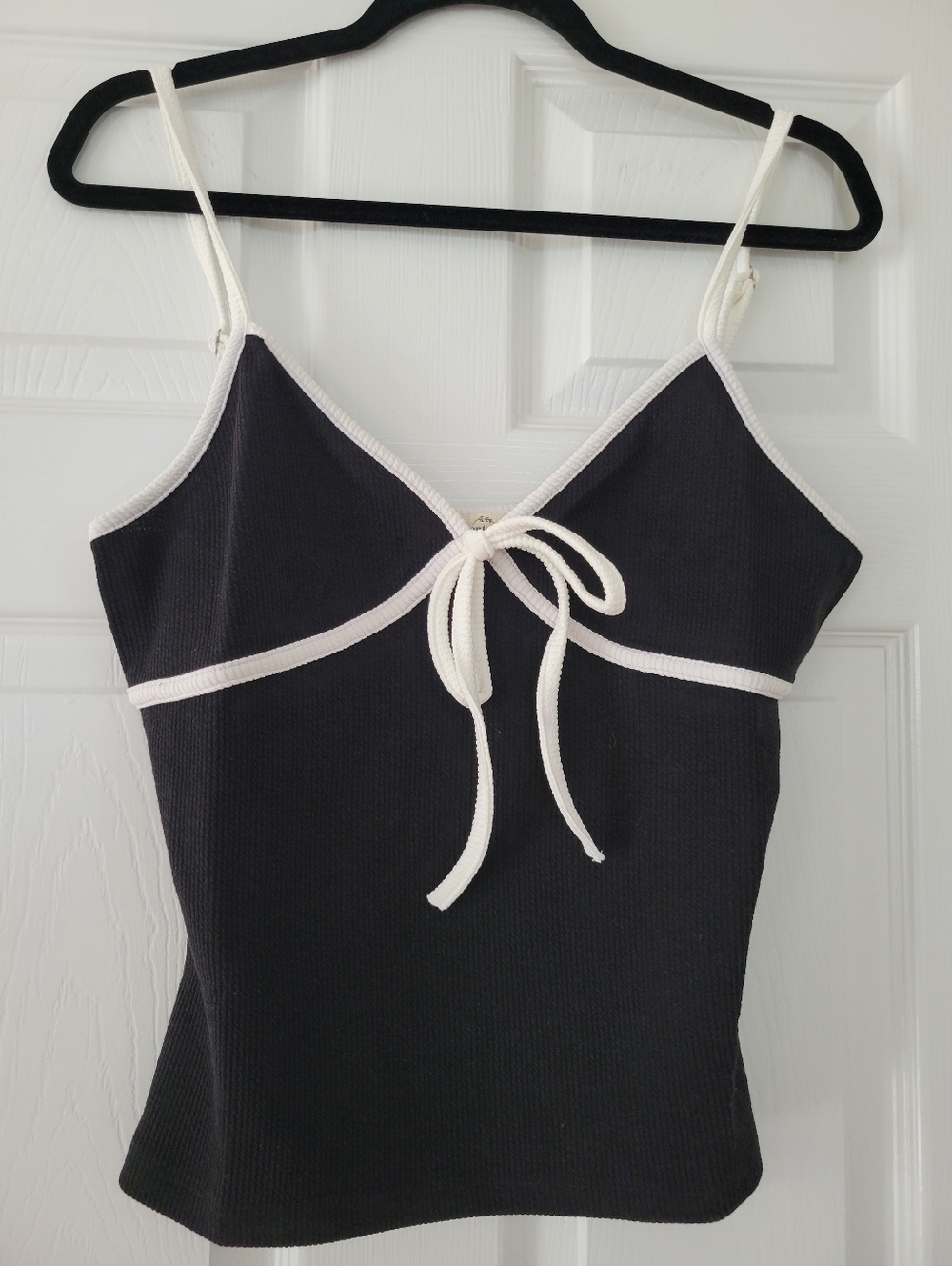 Women's Entro Size Large Black Tank Top with White Trim Tie Front